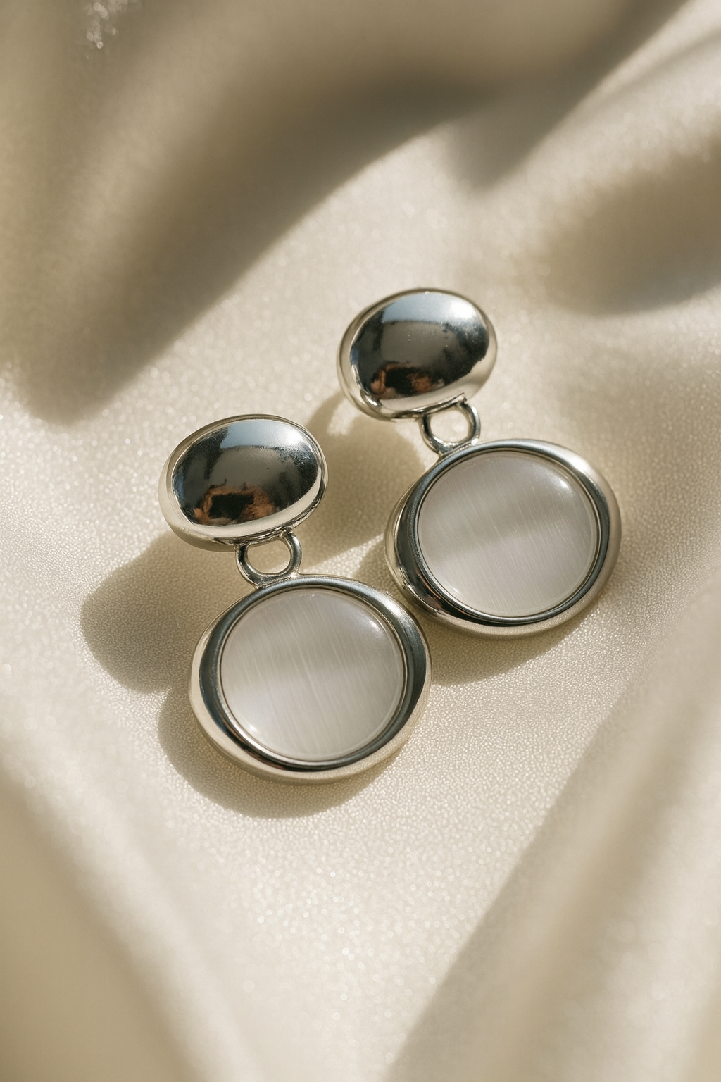 Jewello silver plated oval shape design anti tarnish Korean earring for women and girls.