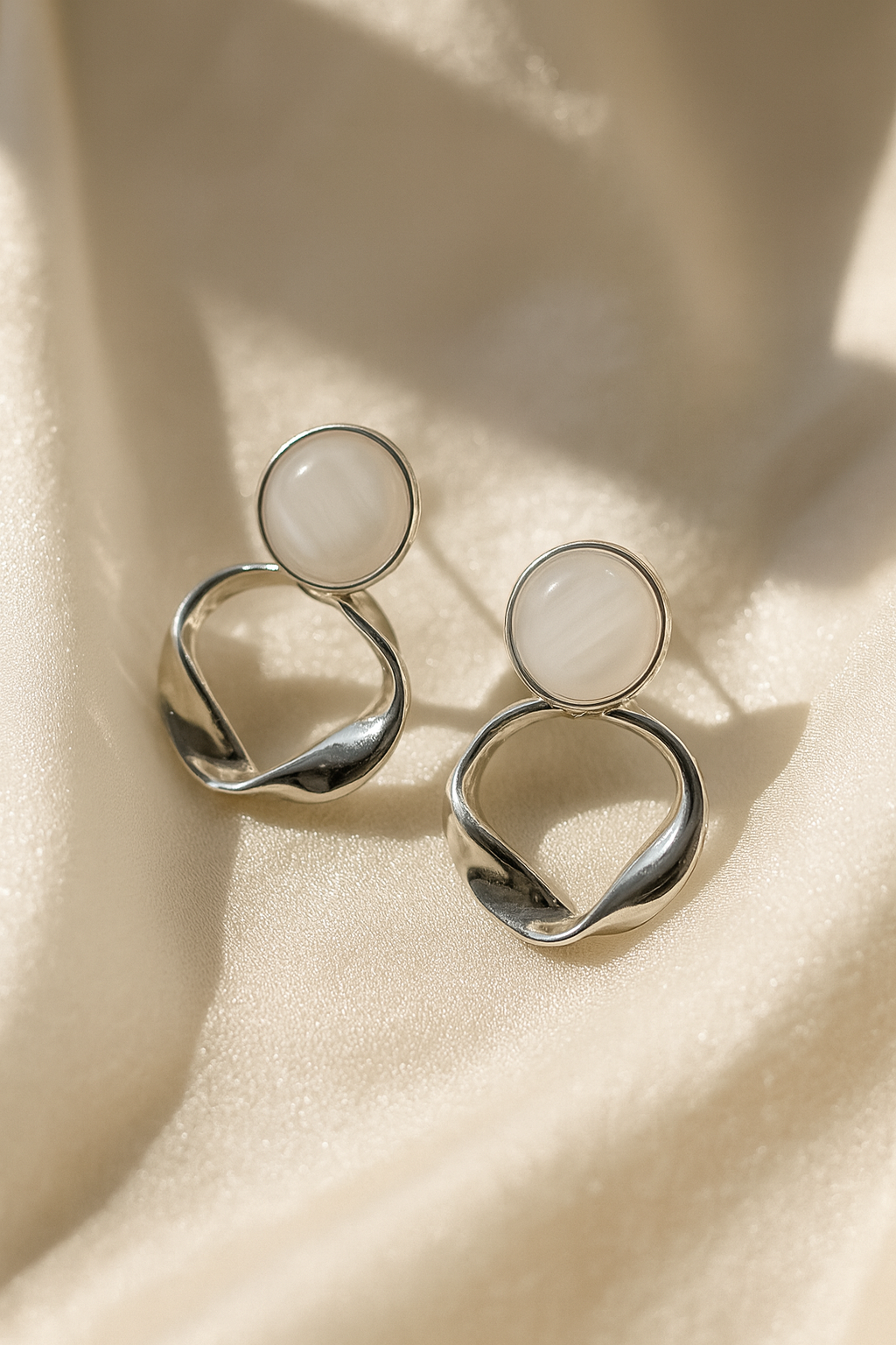 Jewello fancy silver plated round shape stone stud anti tarnish Korean earring for women and girls.