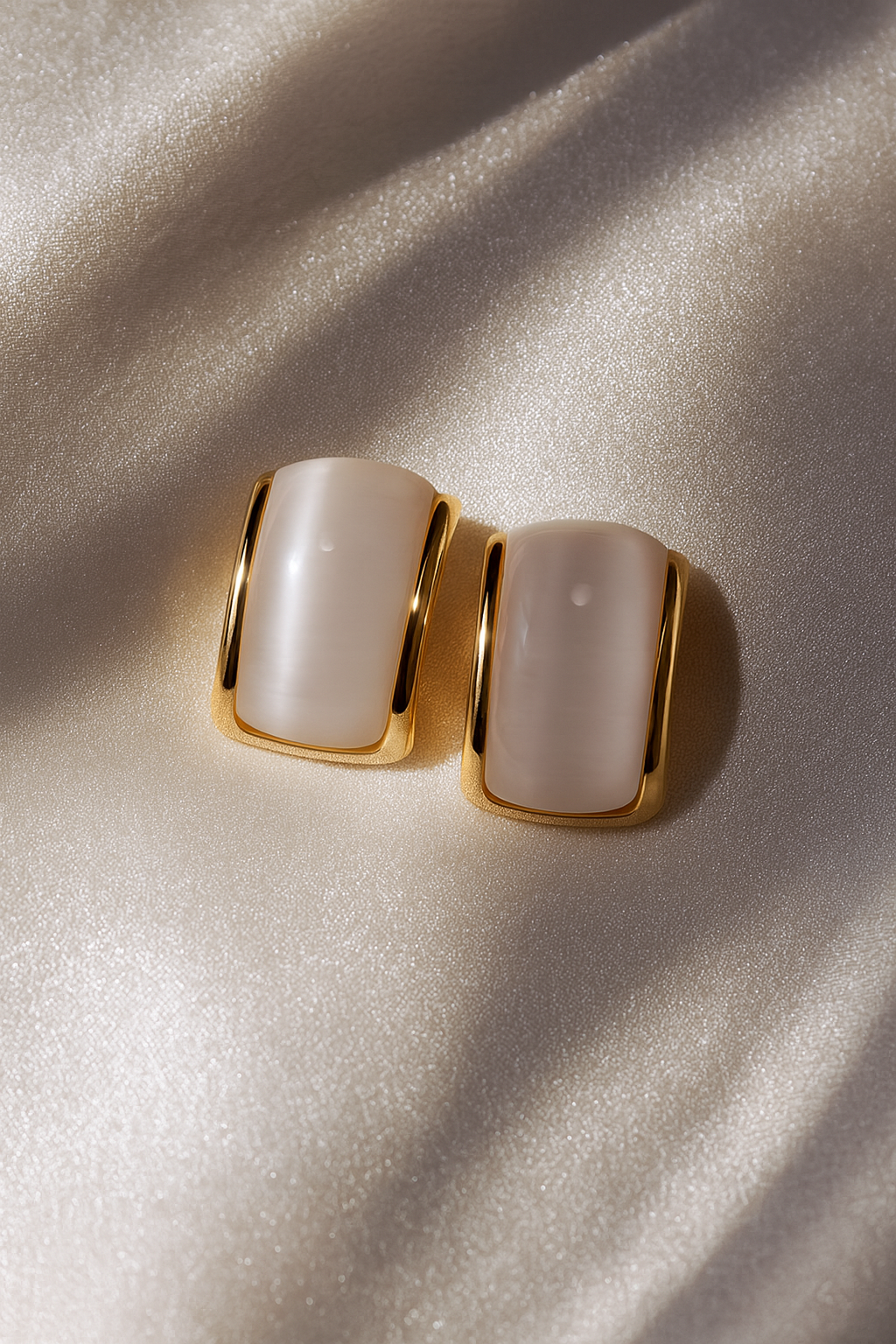 Jewello dainty delicate gold toned half-moon shape Bali clip on hoop anti tarnish Korean earring for women and girls.