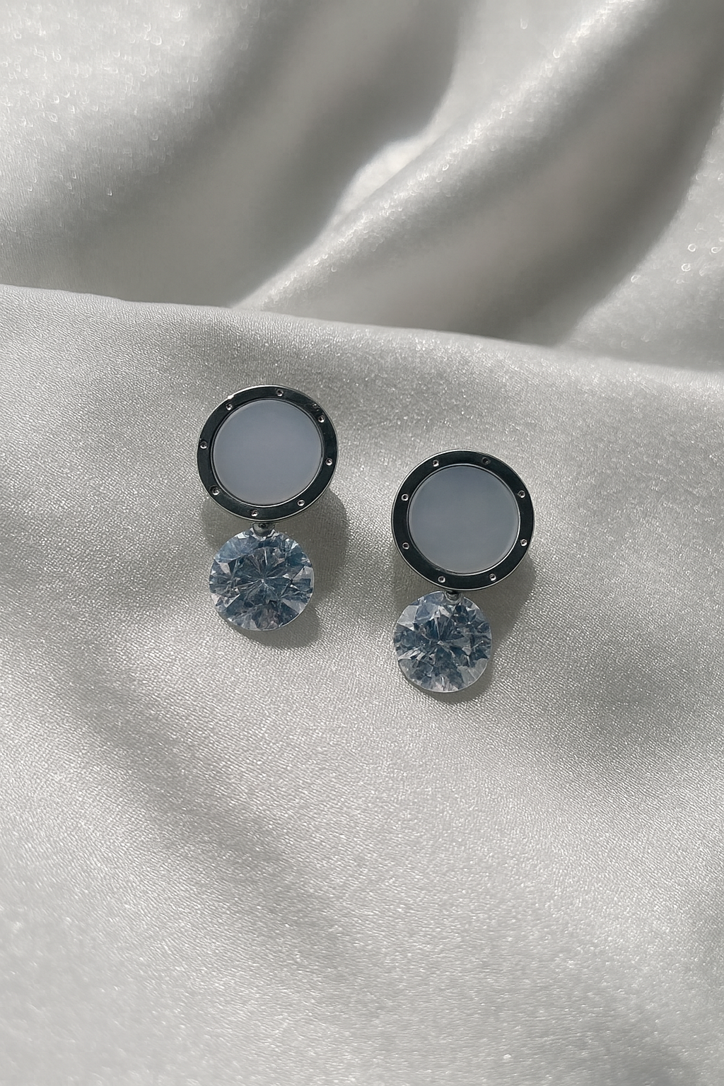 Jewello dainty silver-plated circle shaped design anti tarnish Korean earring for women and girls.