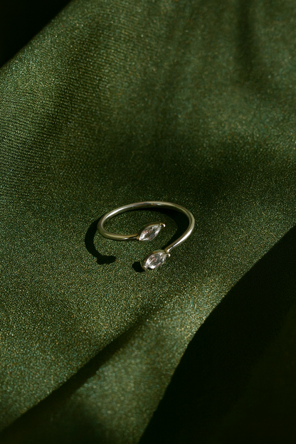 Jewello delicate adjustable silver plated and studded American diamond Adjustable finger ring for the girls and women.