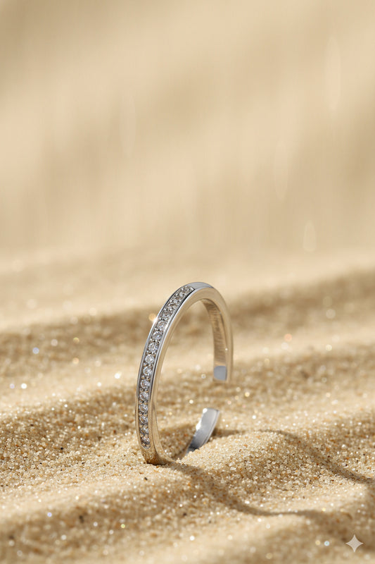 Jewello alluring silver adjustable finger ring for the women and girls.
