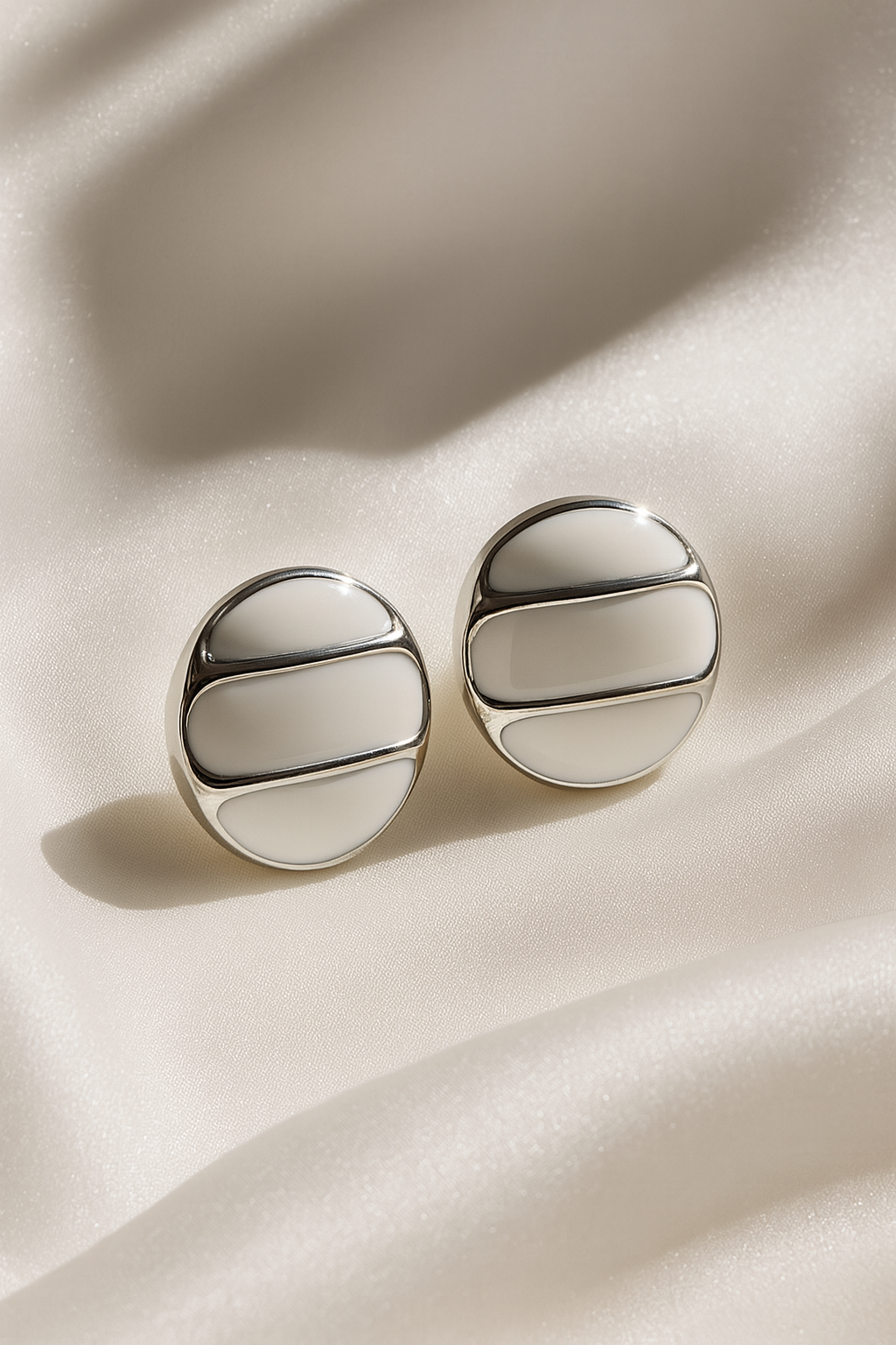 Jewello delicate silver-plated circle design anti tarnish dainty Korean earring for women and girls.