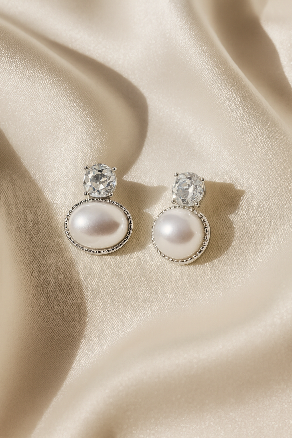 Jewello delicate silver-plated oval shape design pearl stud anti Korean earring for women and girls.