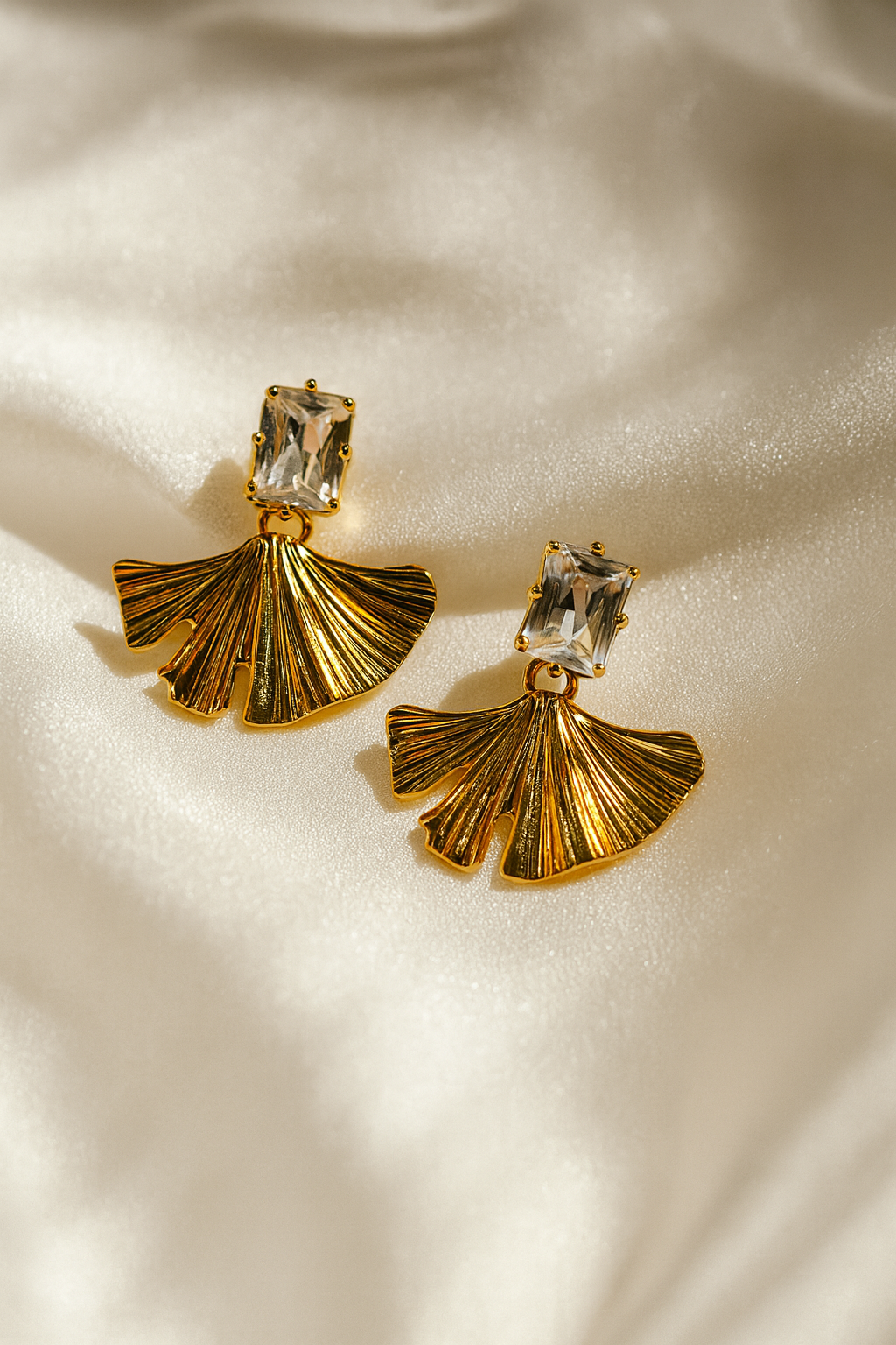 Jewello delicate sterling gold plated with shimmering white stone stud anti tarnish Korean earring for women and girls.