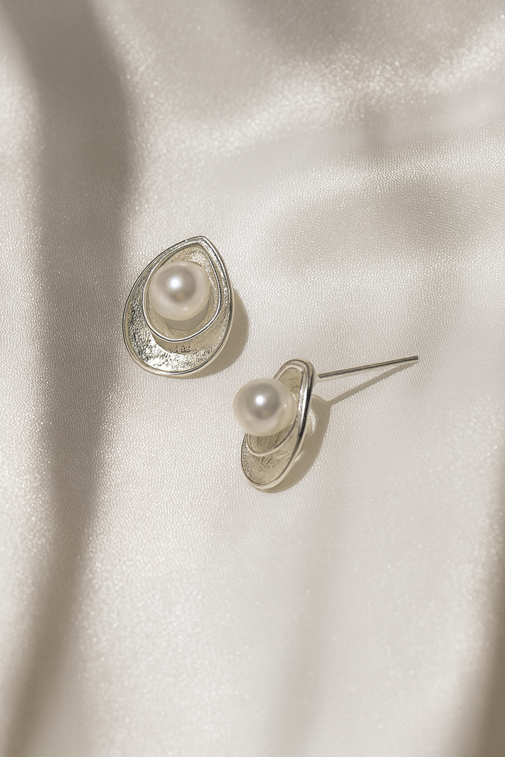 Jewello delicate silver-plated leaf design with pearl bead stud anti tarnish Korean earring for women and girls.