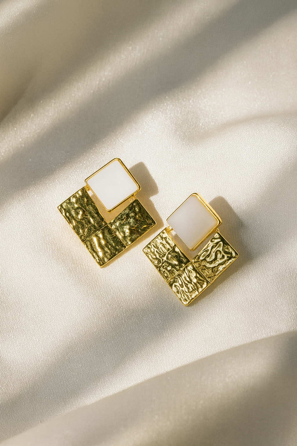 Jewello trendy gold-plated square design anti tarnish Korean earring for women and girls.